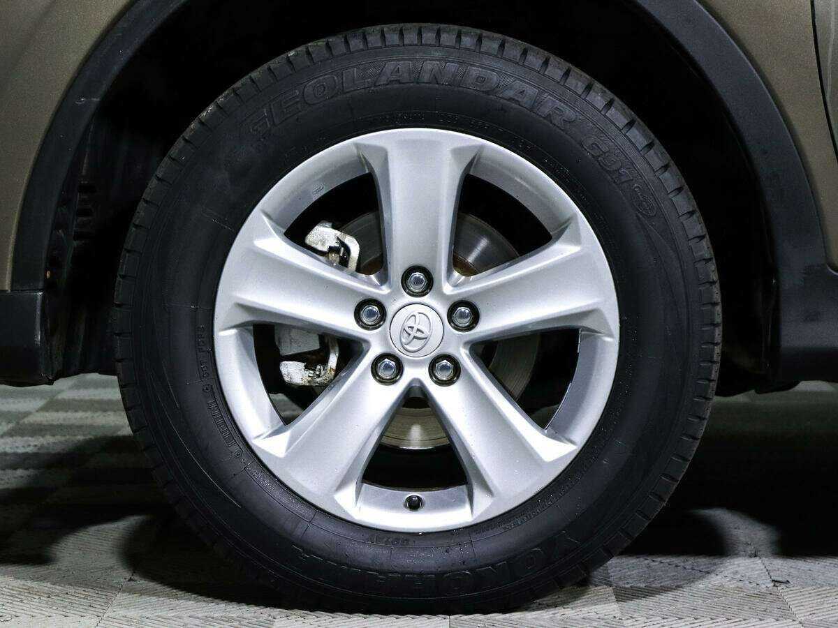 Toyota RAV4 с пробегом — 2013 год. Фото: #19