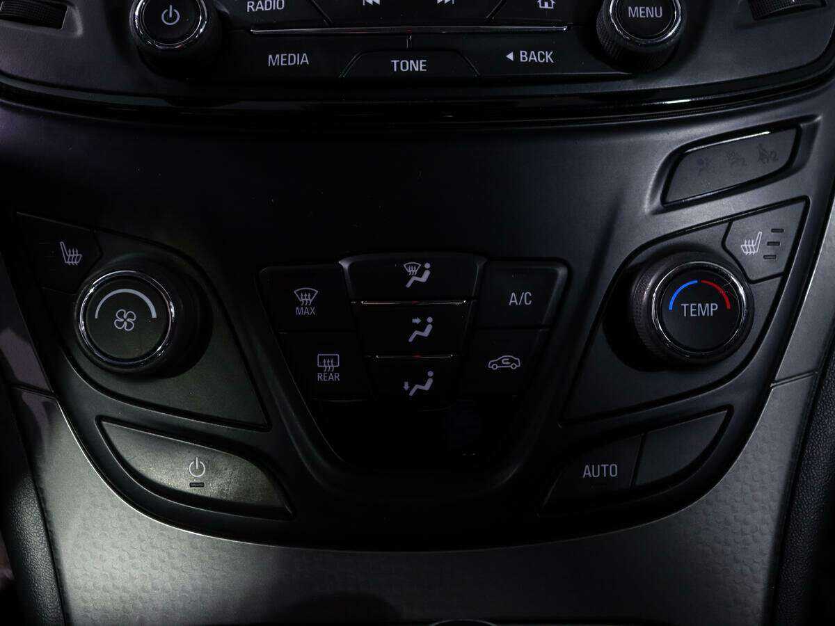 Opel Insignia с пробегом — 2014 год. Фото: #15