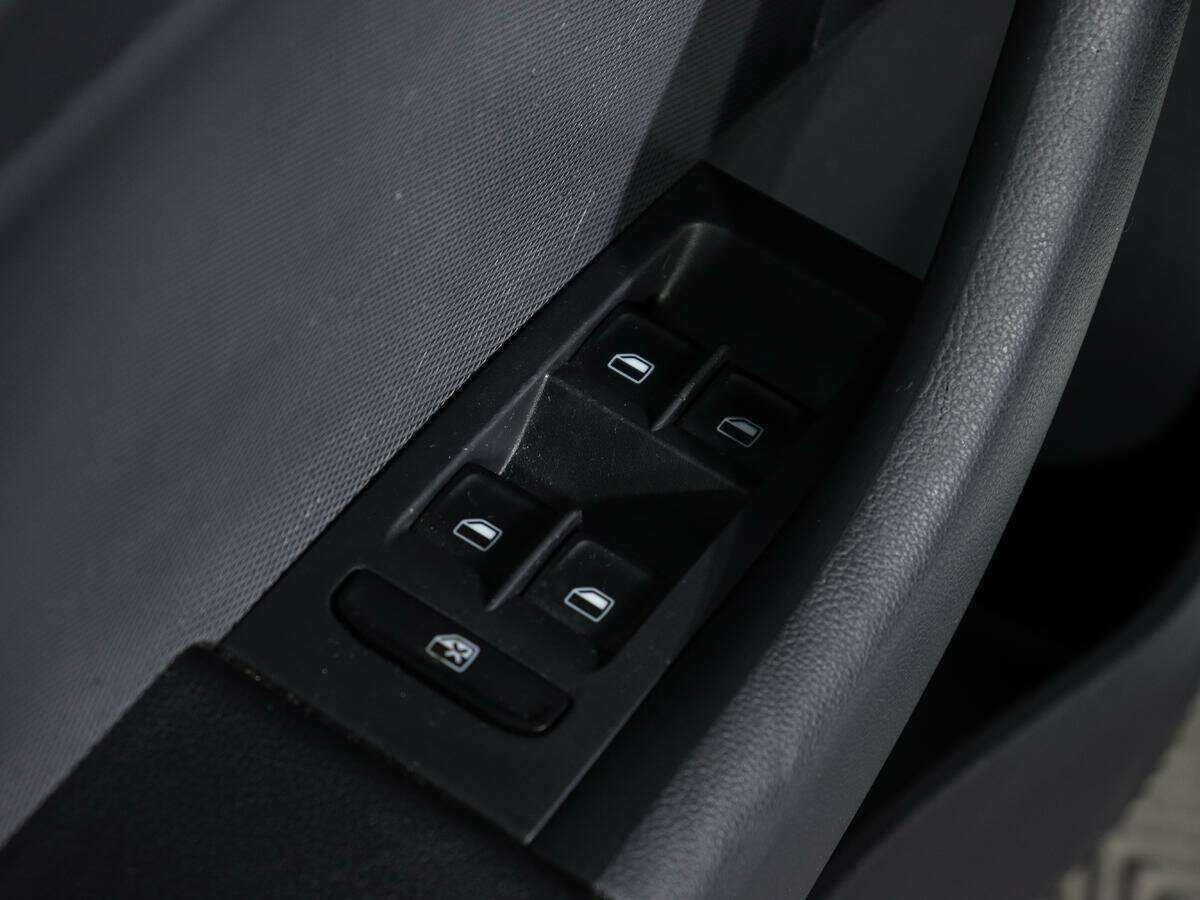 Skoda Rapid с пробегом — 2014 год. Фото: #14