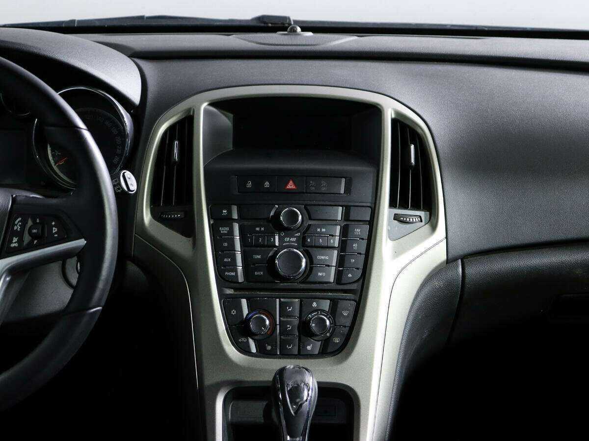 Opel Astra с пробегом — 2012 год. Фото: #10