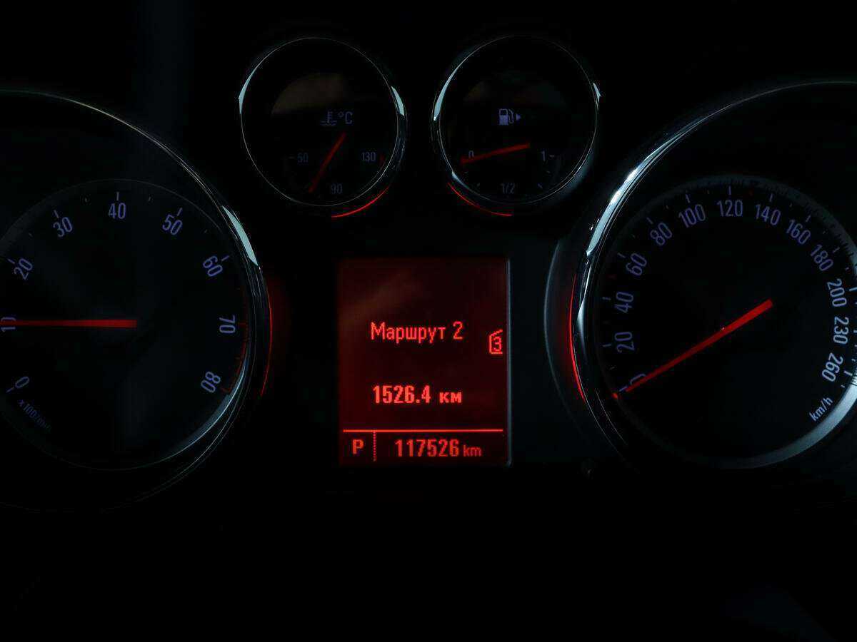 Opel Astra с пробегом — 2012 год. Фото: #9