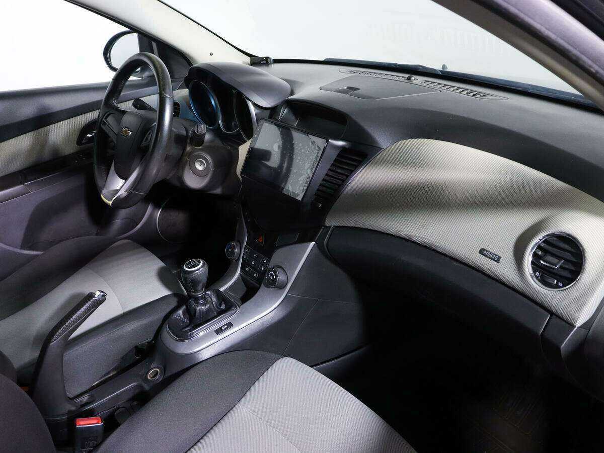 Chevrolet Cruze с пробегом — 2012 год. Фото: #6