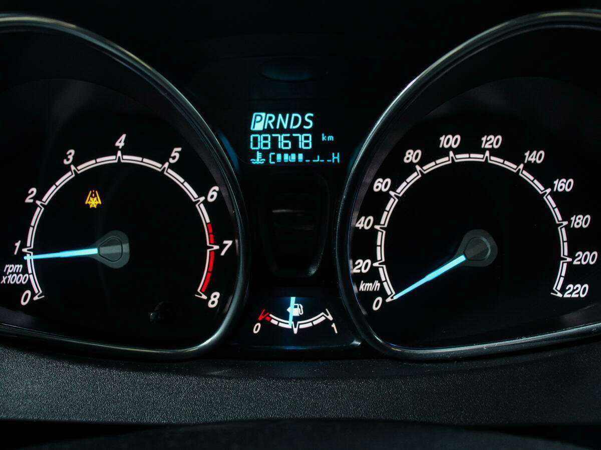 Ford Fiesta с пробегом — 2015 год. Фото: #10