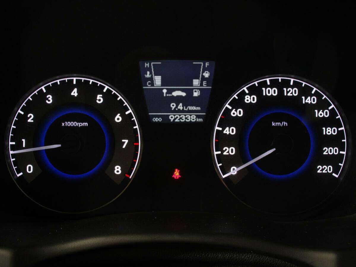 Hyundai Solaris с пробегом — 2012 год. Фото: #8