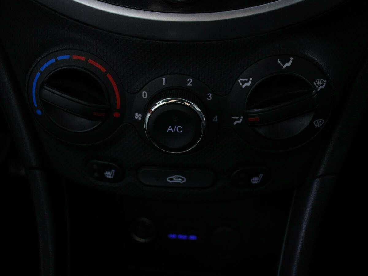 Hyundai Solaris с пробегом — 2012 год. Фото: #11