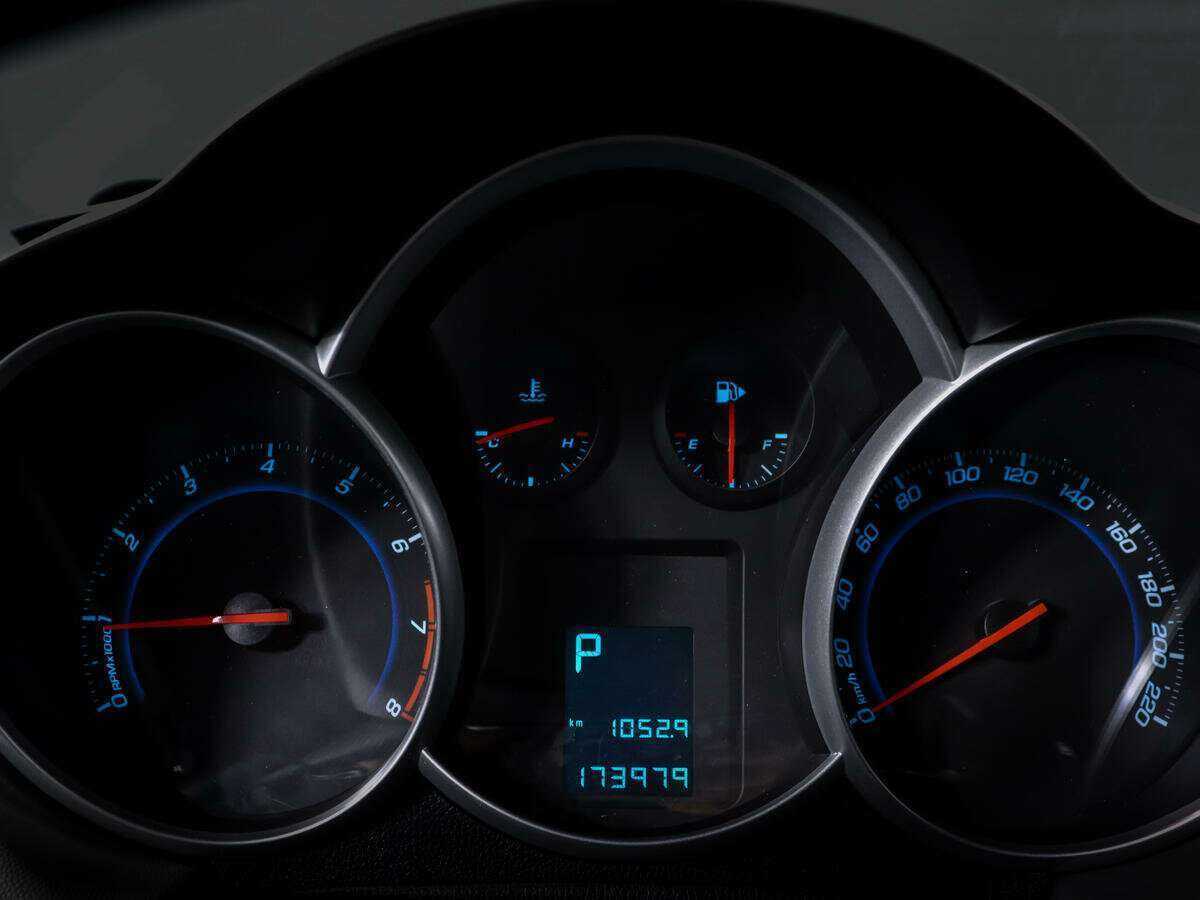 Chevrolet Cruze с пробегом — 2012 год. Фото: #10