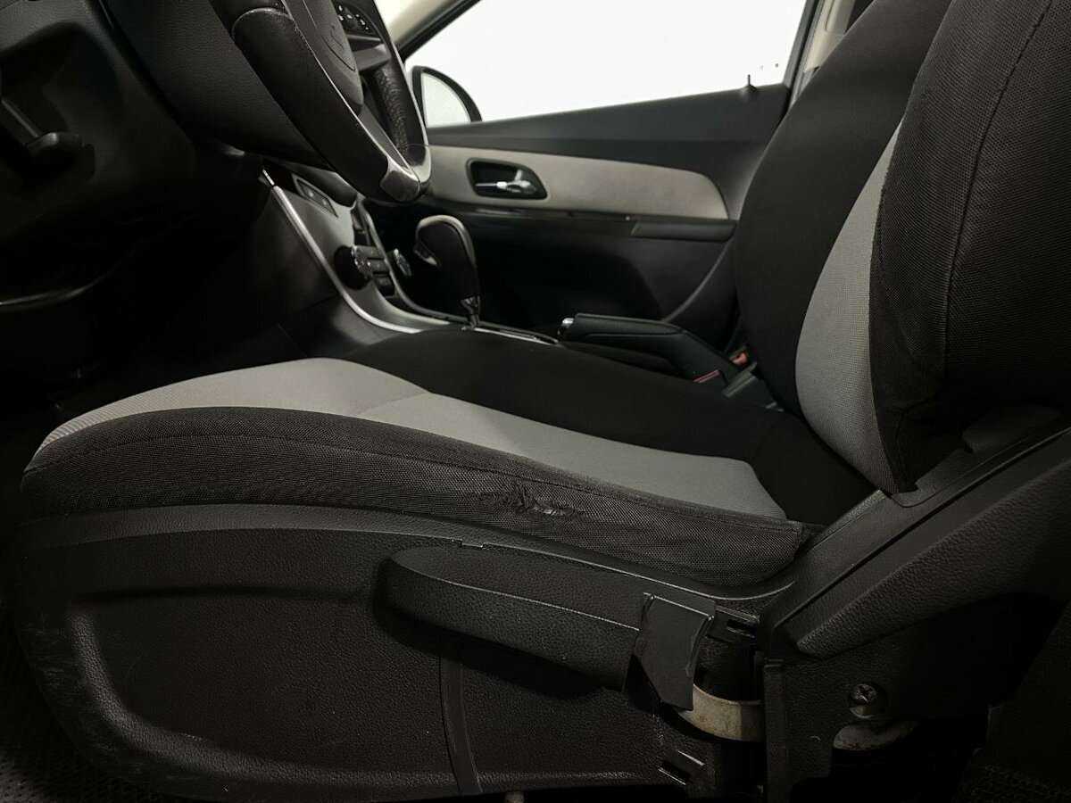 Chevrolet Cruze с пробегом — 2012 год. Фото: #8