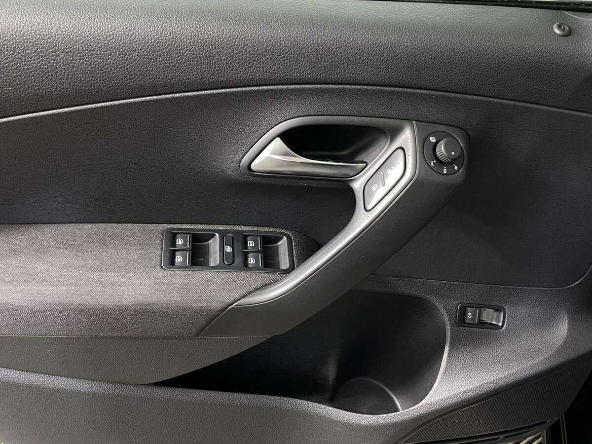 Volkswagen Polo с пробегом — 2019 год. Фото: #6