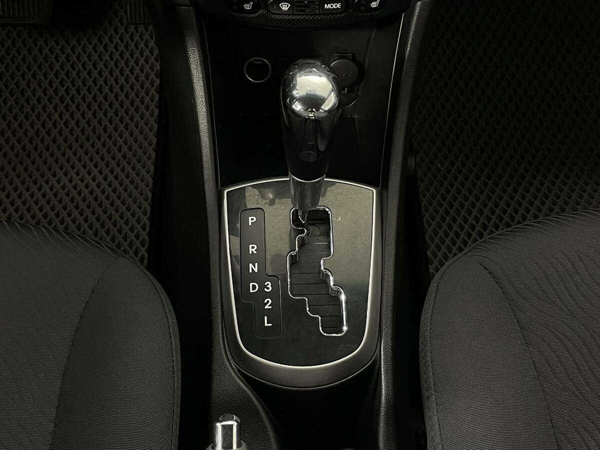 Hyundai Solaris с пробегом — 2012 год. Фото: #12