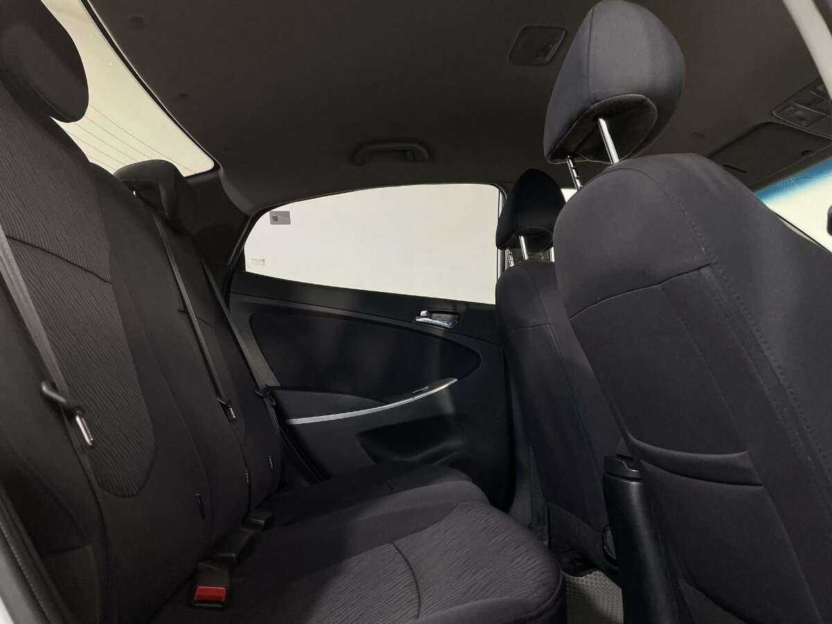 Hyundai Solaris с пробегом — 2012 год. Фото: #16