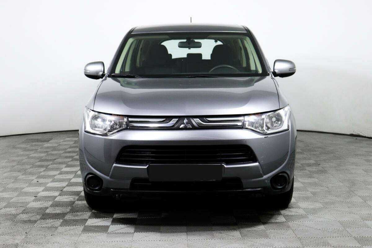 Mitsubishi Outlander с пробегом — 2012 год. Фото: #1