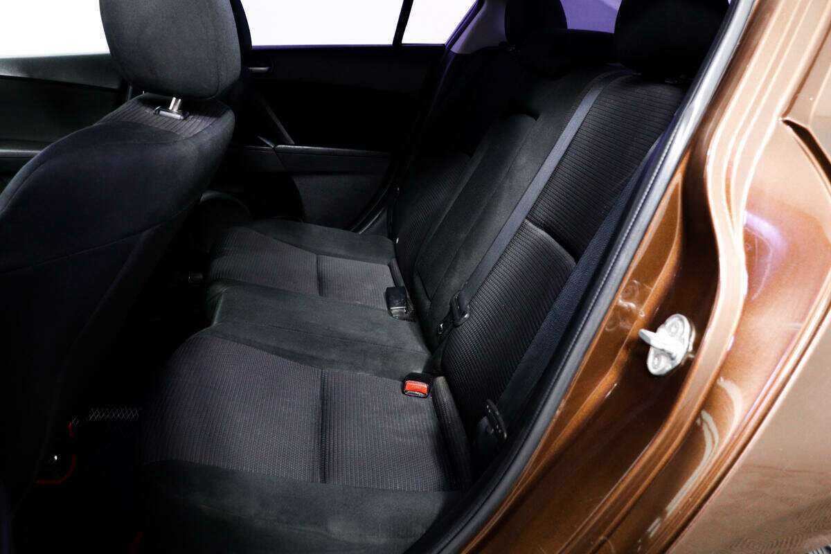 Mazda 3 с пробегом — 2013 год. Фото: #10