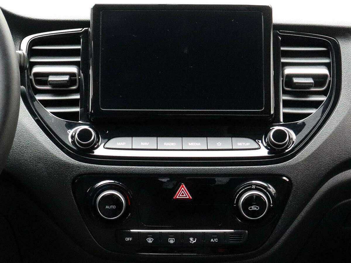 Hyundai Solaris с пробегом — 2021 год. Фото: #9