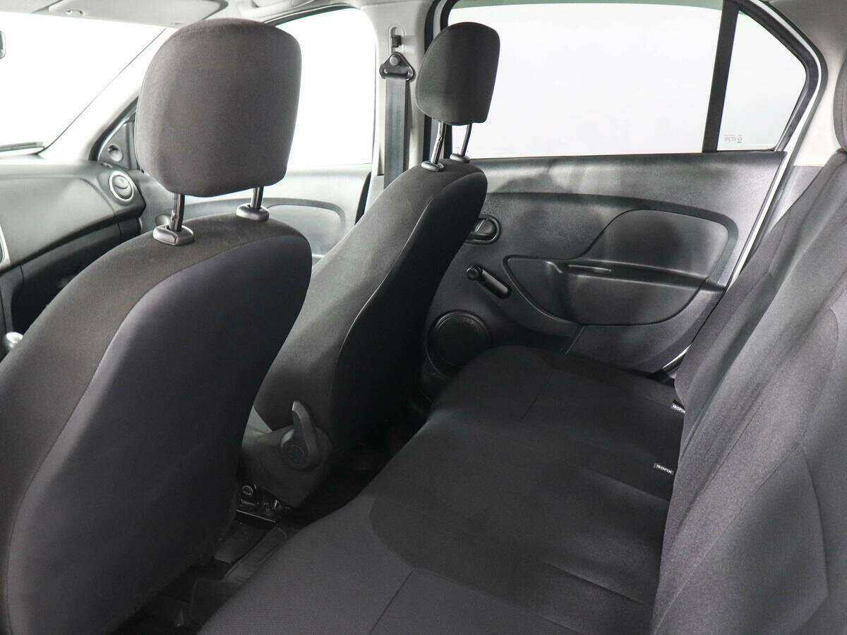 Renault Logan с пробегом — 2014 год. Фото: #10