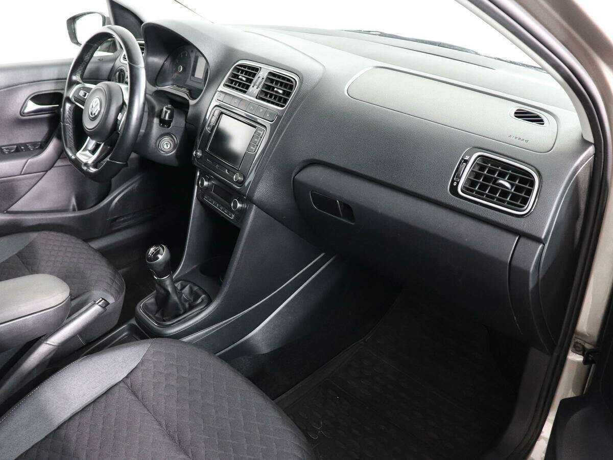 Volkswagen Polo с пробегом — 2018 год. Фото: #8