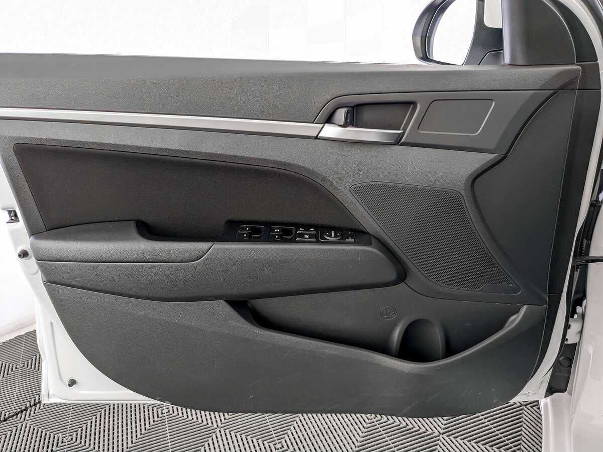Hyundai Elantra с пробегом — 2020 год. Фото: #14