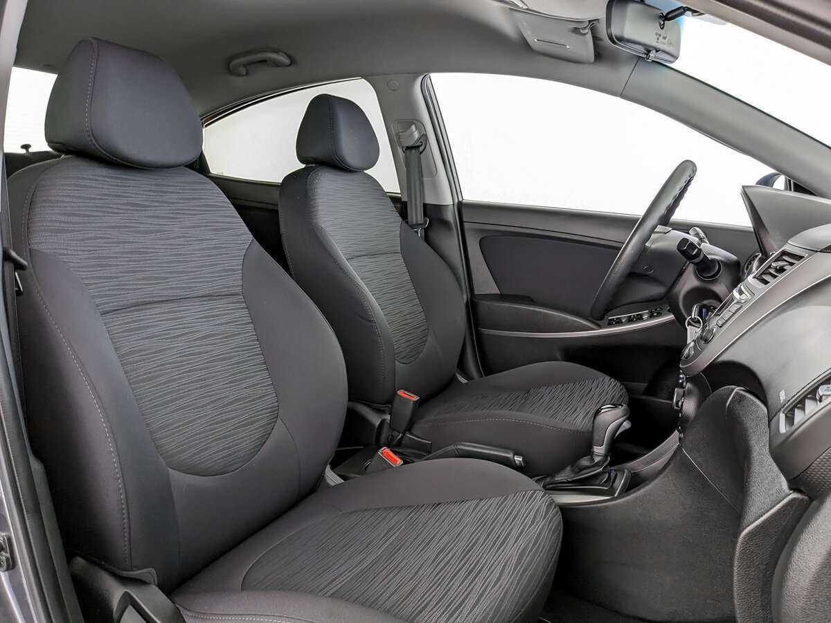 Hyundai Solaris с пробегом — 2015 год. Фото: #18