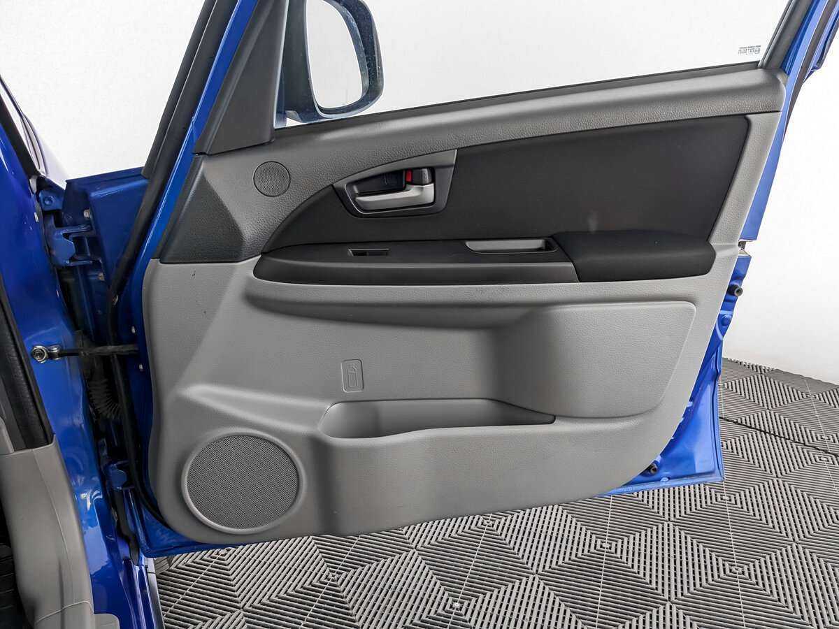 Suzuki SX4 с пробегом — 2013 год. Фото: #19