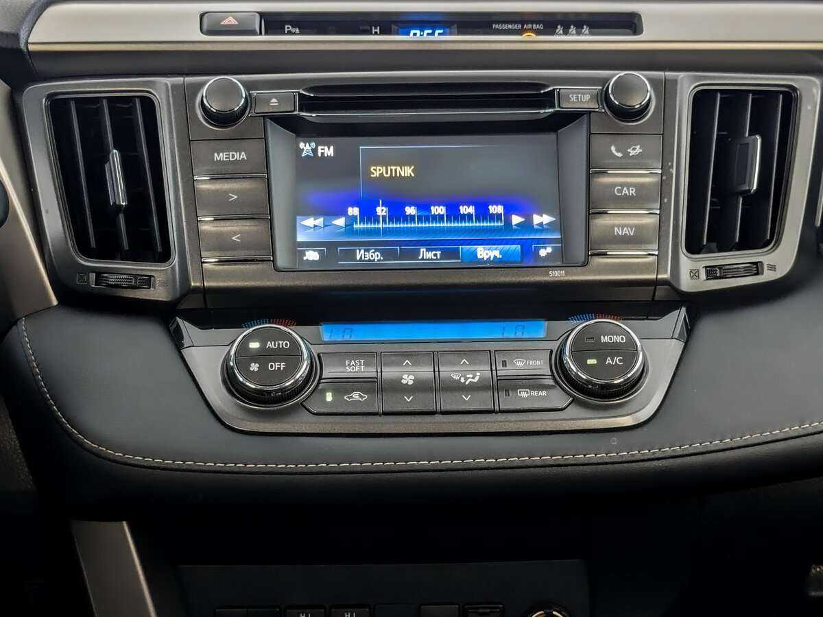 Toyota RAV4 с пробегом — 2014 год. Фото: #11