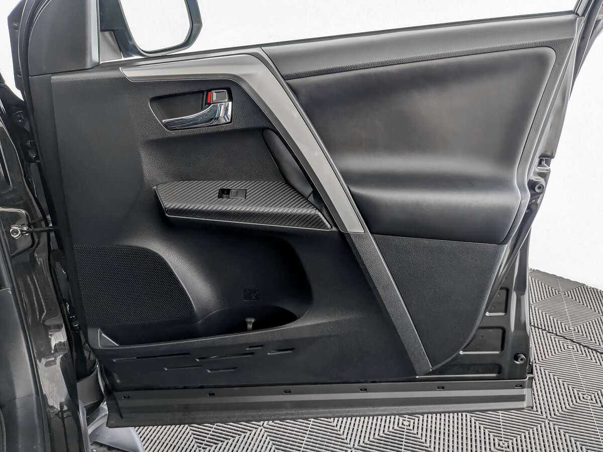 Toyota RAV4 с пробегом — 2014 год. Фото: #18
