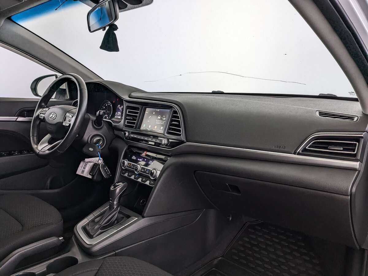 Hyundai Elantra с пробегом — 2020 год. Фото: #8