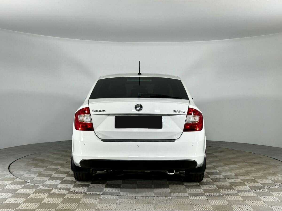 Skoda Rapid с пробегом — 2016 год. Фото: #3