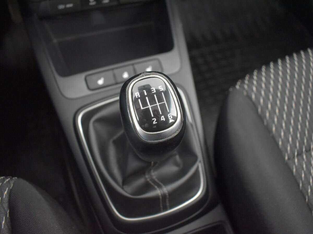 Kia Rio с пробегом — 2019 год. Фото: #13