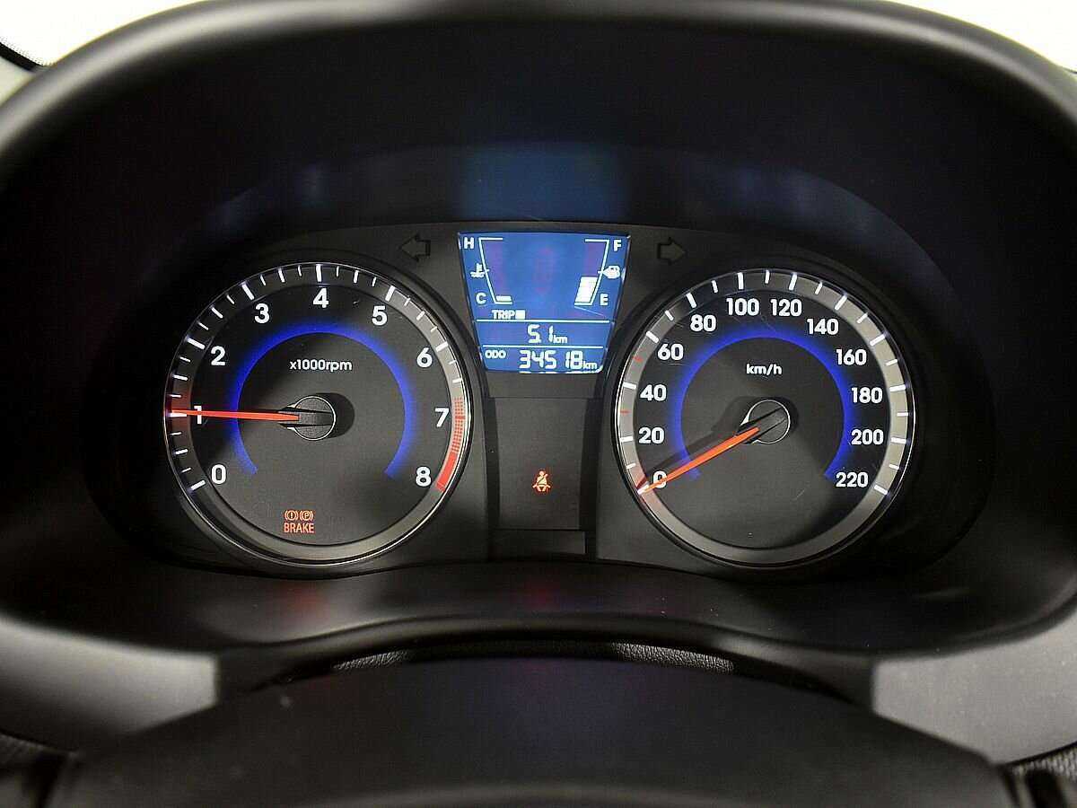 Hyundai Solaris с пробегом — 2014 год. Фото: #11