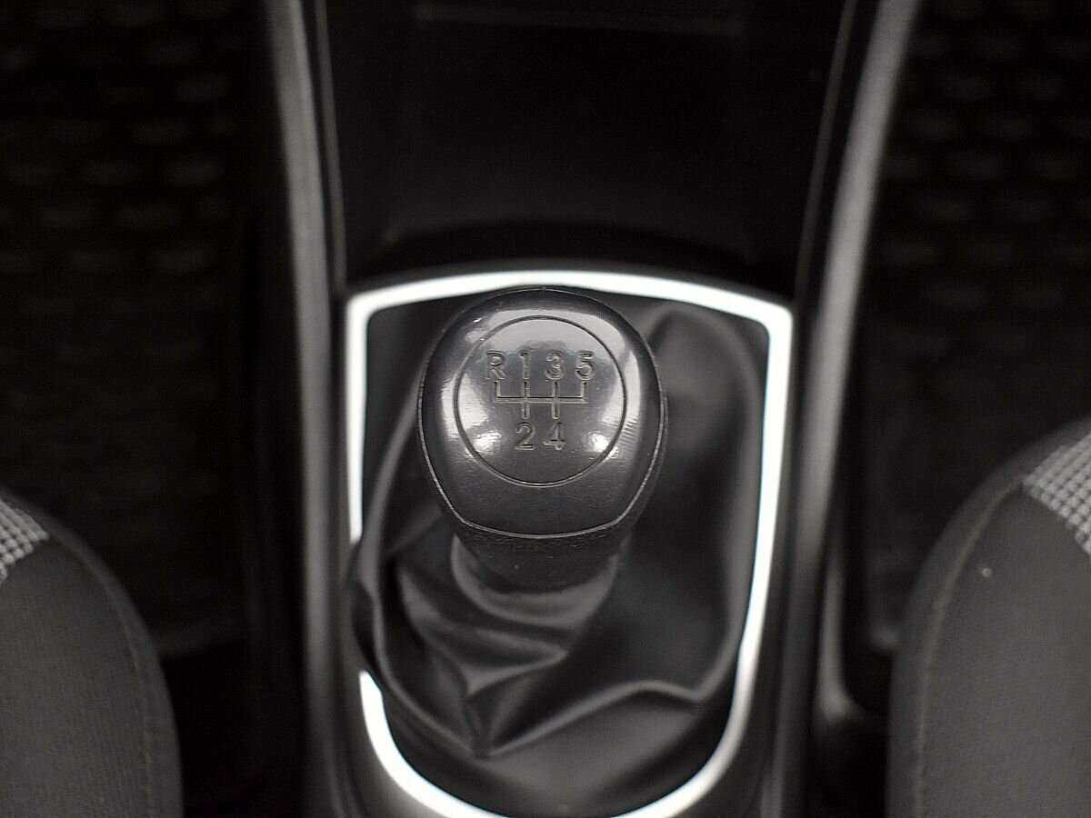 Hyundai Solaris с пробегом — 2014 год. Фото: #13