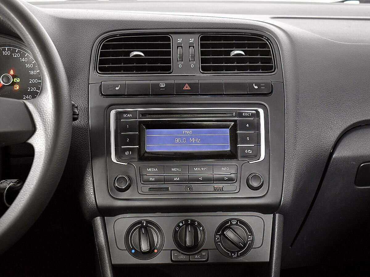 Volkswagen Polo с пробегом — 2014 год. Фото: #10