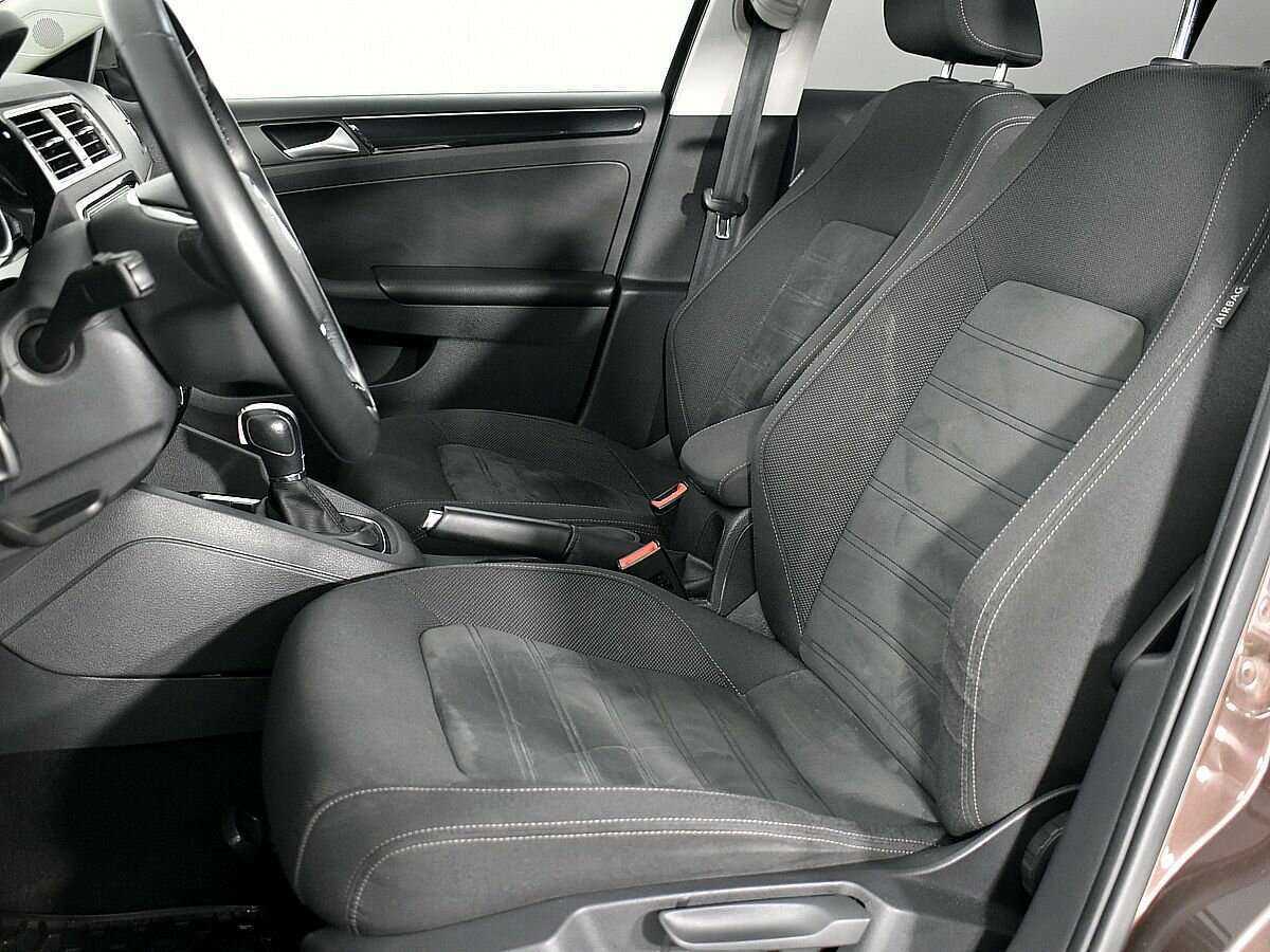 Volkswagen Jetta с пробегом — 2017 год. Фото: #6