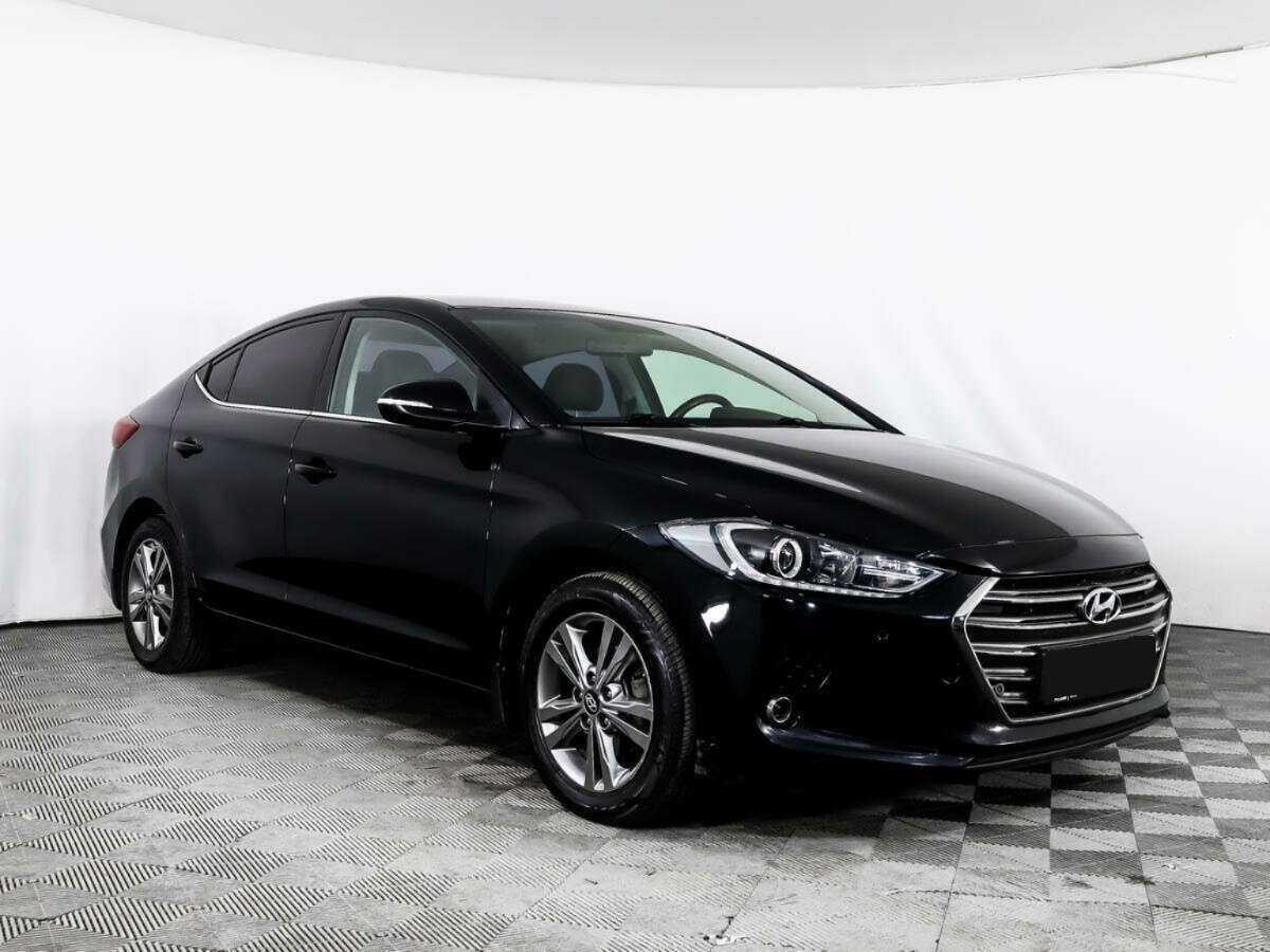 Hyundai Elantra с пробегом — 2017 год. Фото: #2