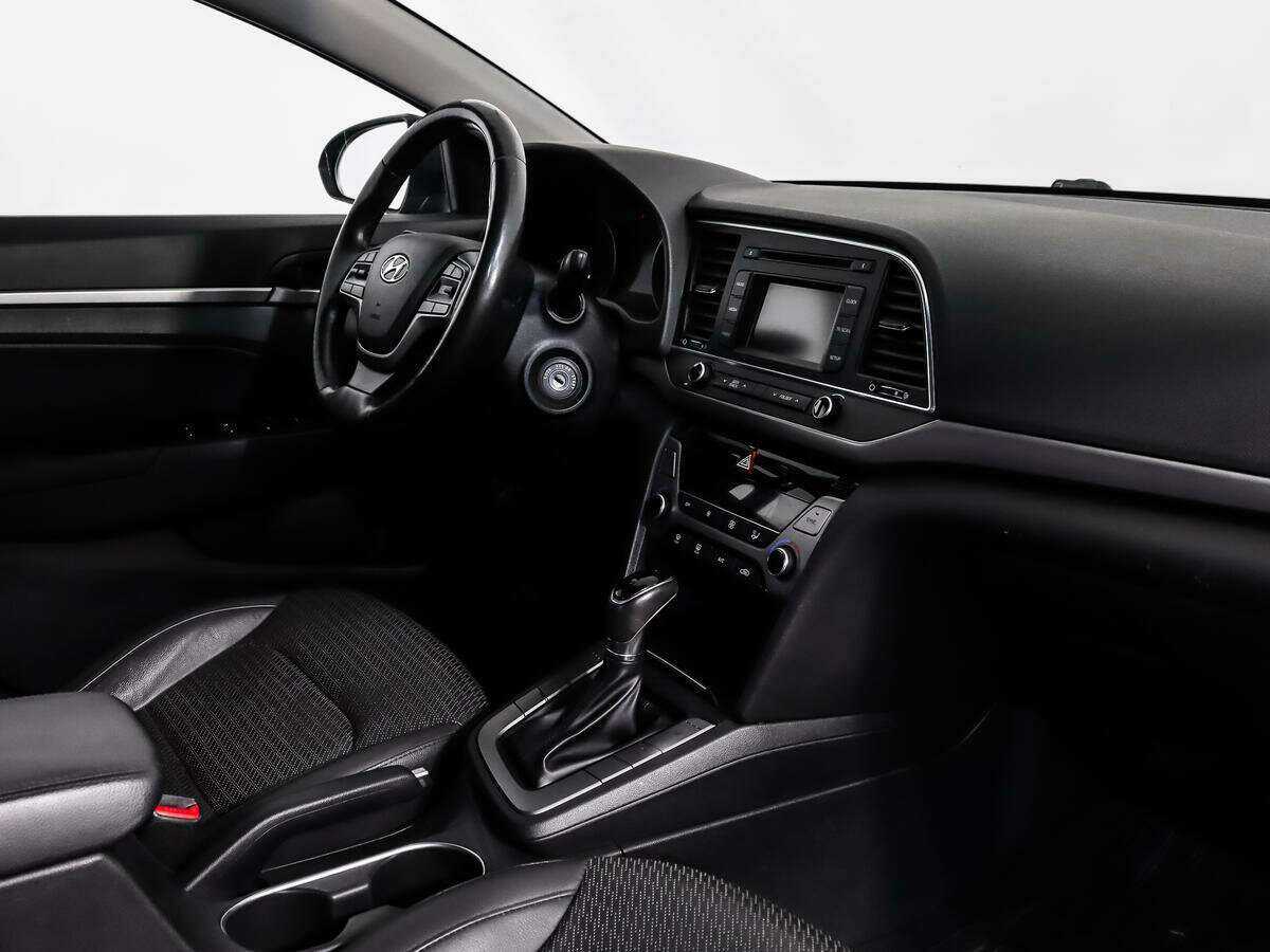 Hyundai Elantra с пробегом — 2017 год. Фото: #10