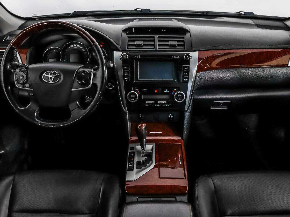 Toyota Camry с пробегом — 2012 год. Фото: #13