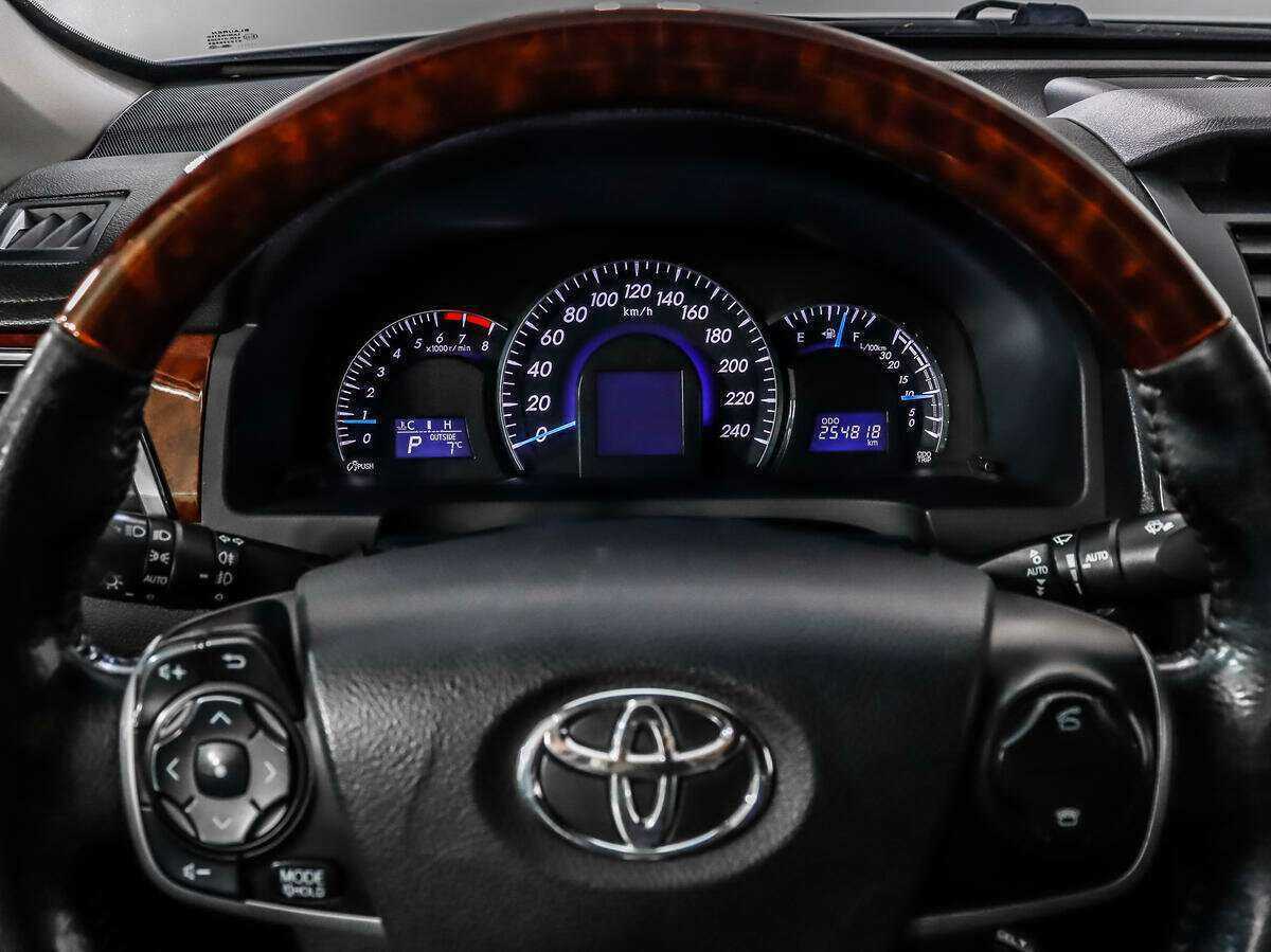 Toyota Camry с пробегом — 2012 год. Фото: #18