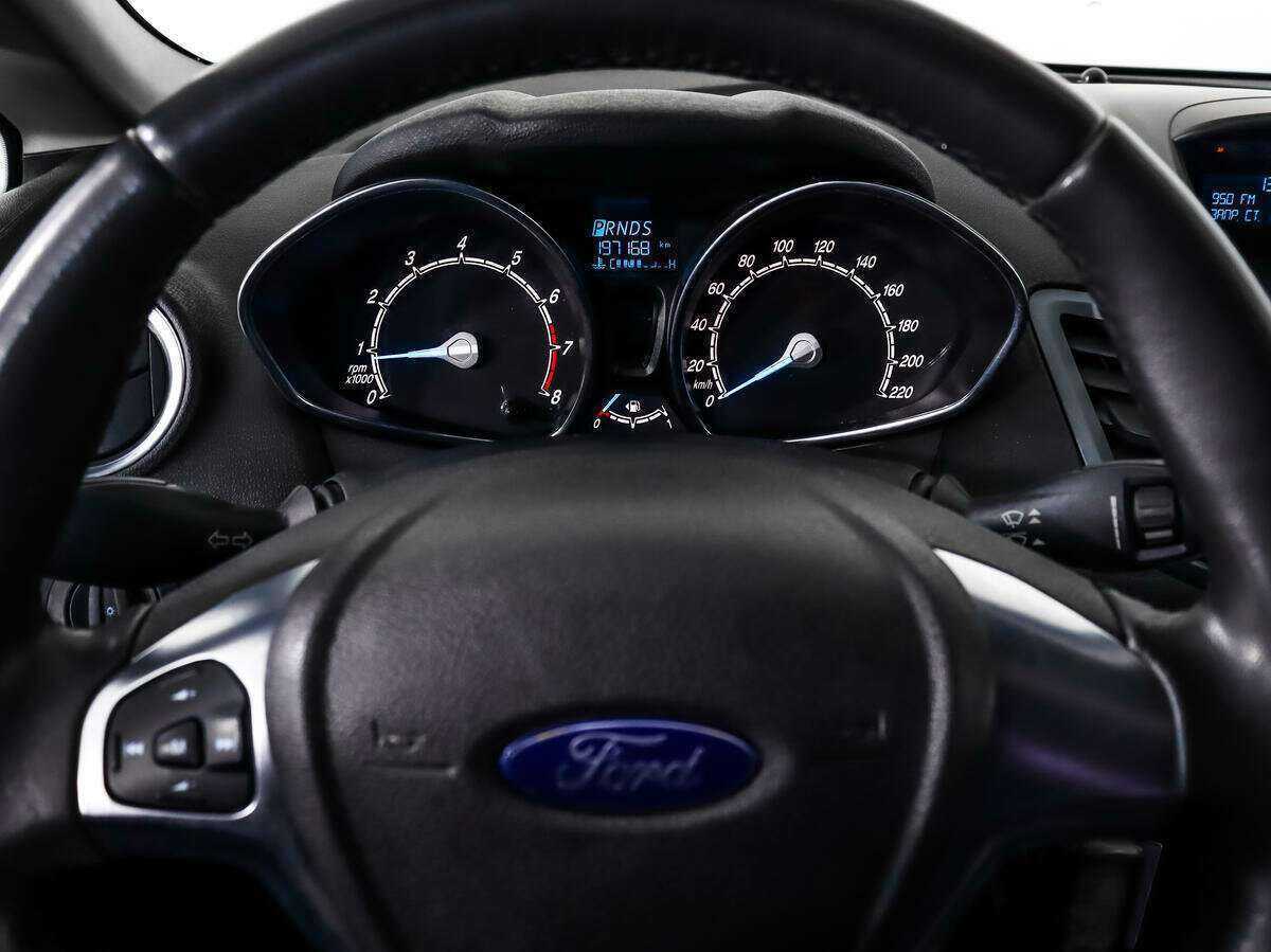 Ford Fiesta с пробегом — 2015 год. Фото: #14