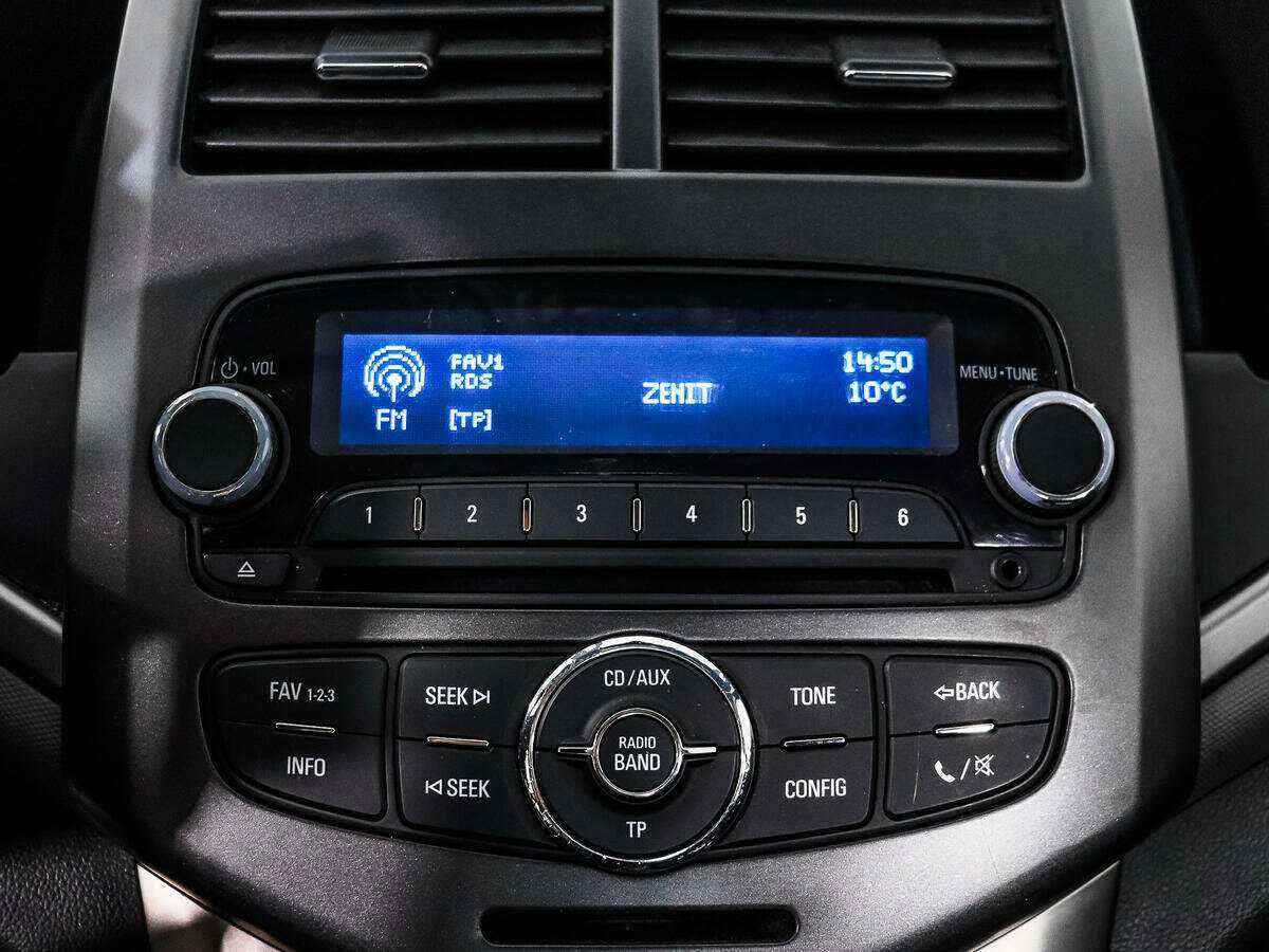 Chevrolet Aveo с пробегом — 2013 год. Фото: #12