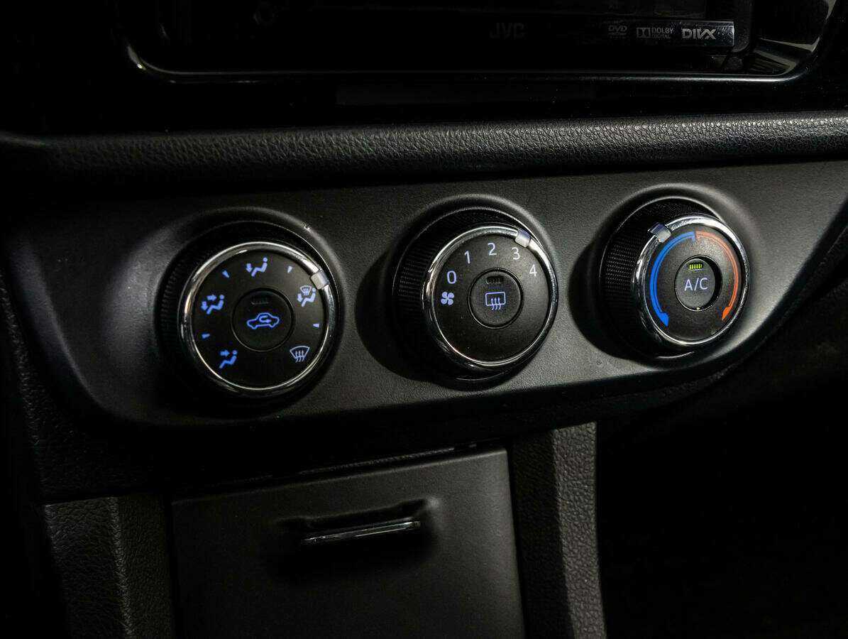 Toyota Corolla с пробегом — 2014 год. Фото: #10