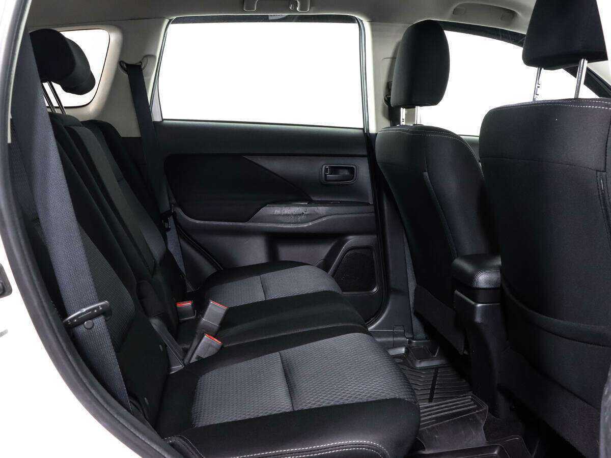 Mitsubishi Outlander с пробегом — 2018 год. Фото: #12