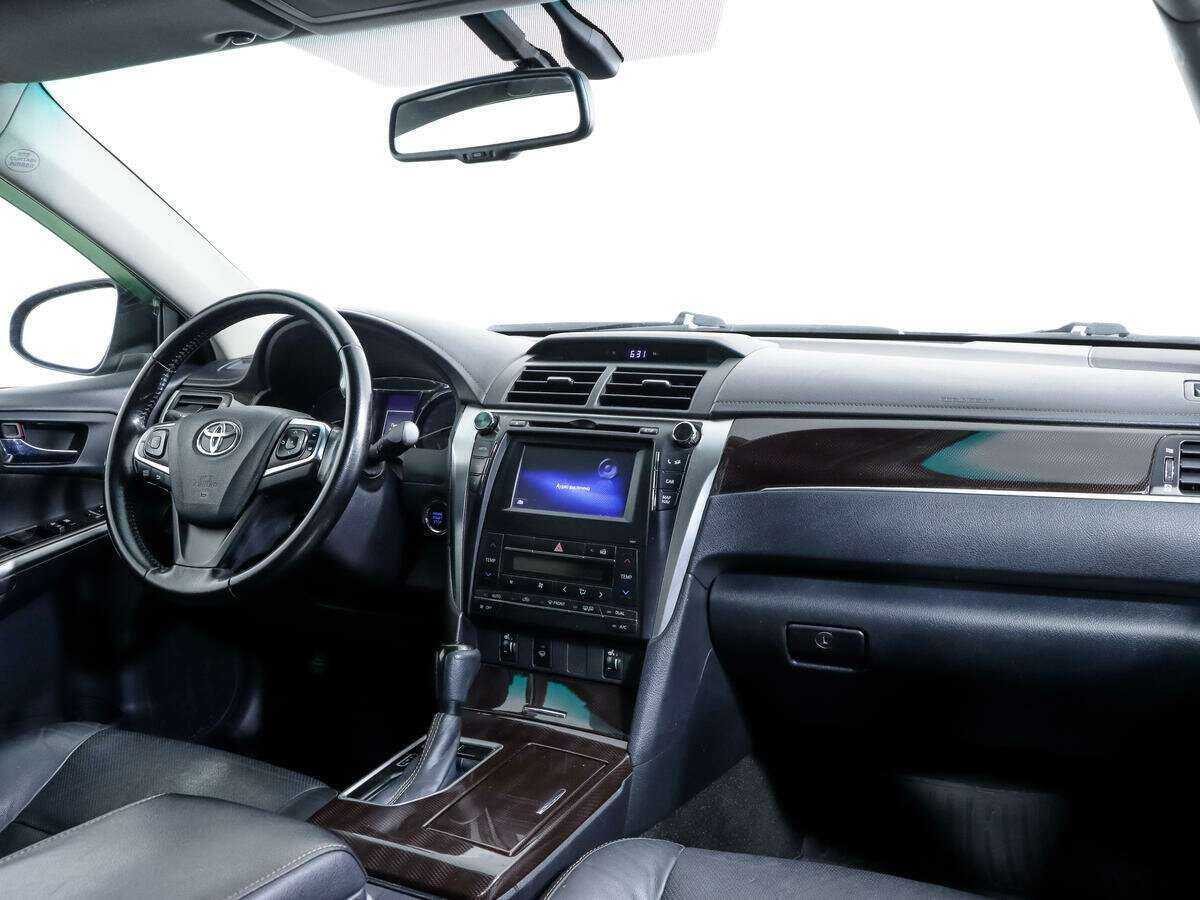 Toyota Camry с пробегом — 2017 год. Фото: #8