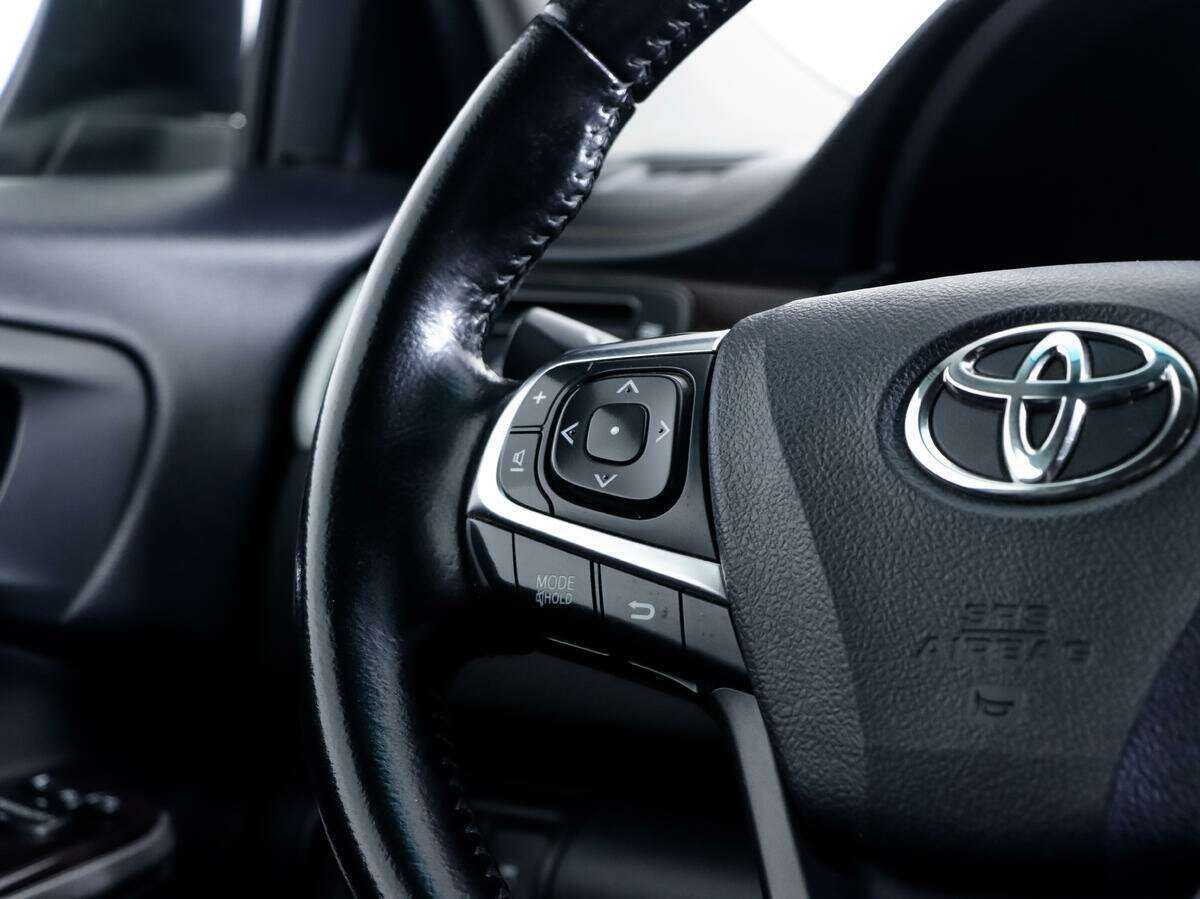 Toyota Camry с пробегом — 2017 год. Фото: #14