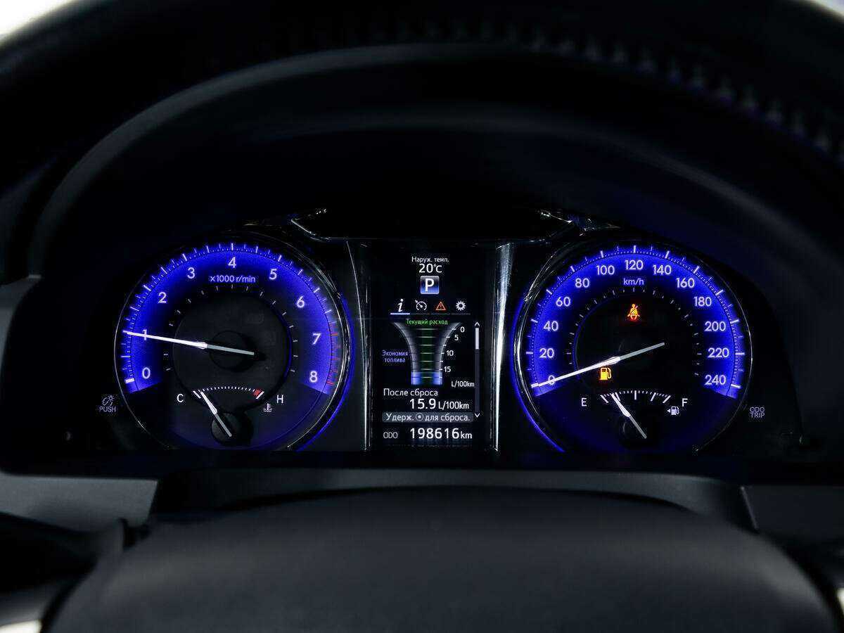 Toyota Camry с пробегом — 2017 год. Фото: #17