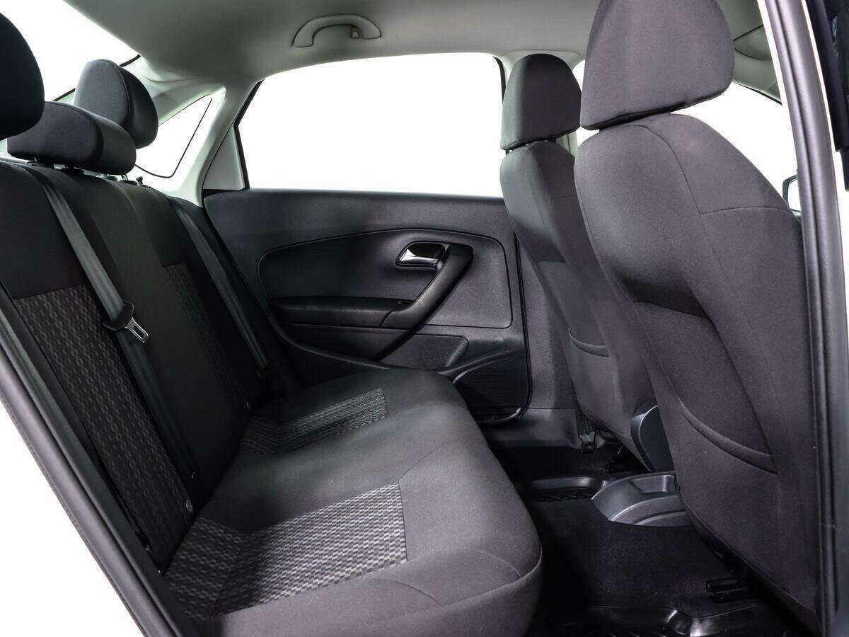 Volkswagen Polo с пробегом — 2018 год. Фото: #12