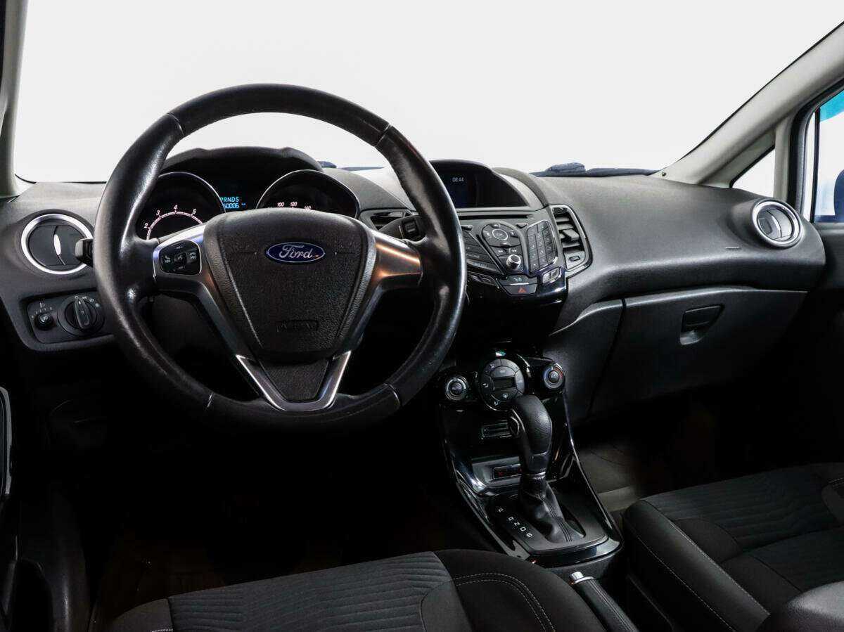 Ford Fiesta с пробегом — 2015 год. Фото: #10