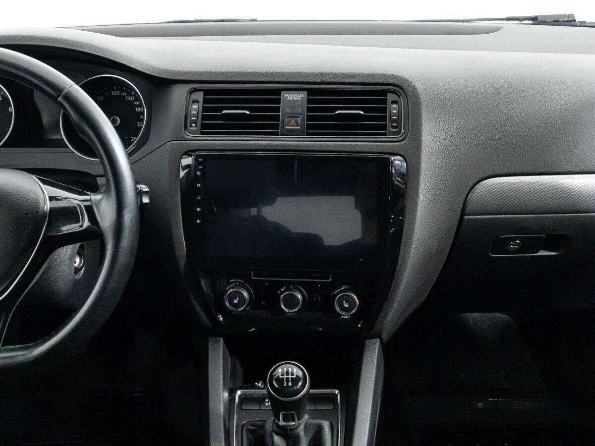 Volkswagen Jetta с пробегом — 2015 год. Фото: #13