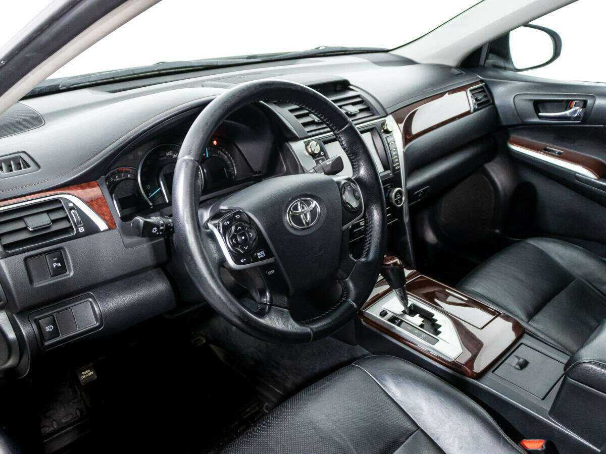 Toyota Camry с пробегом — 2012 год. Фото: #10