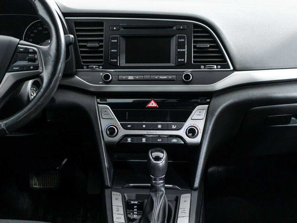 Hyundai Elantra с пробегом — 2017 год. Фото: #13