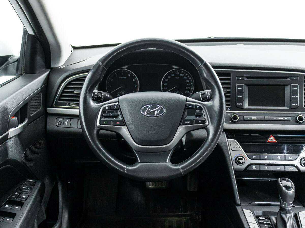 Hyundai Elantra с пробегом — 2017 год. Фото: #17