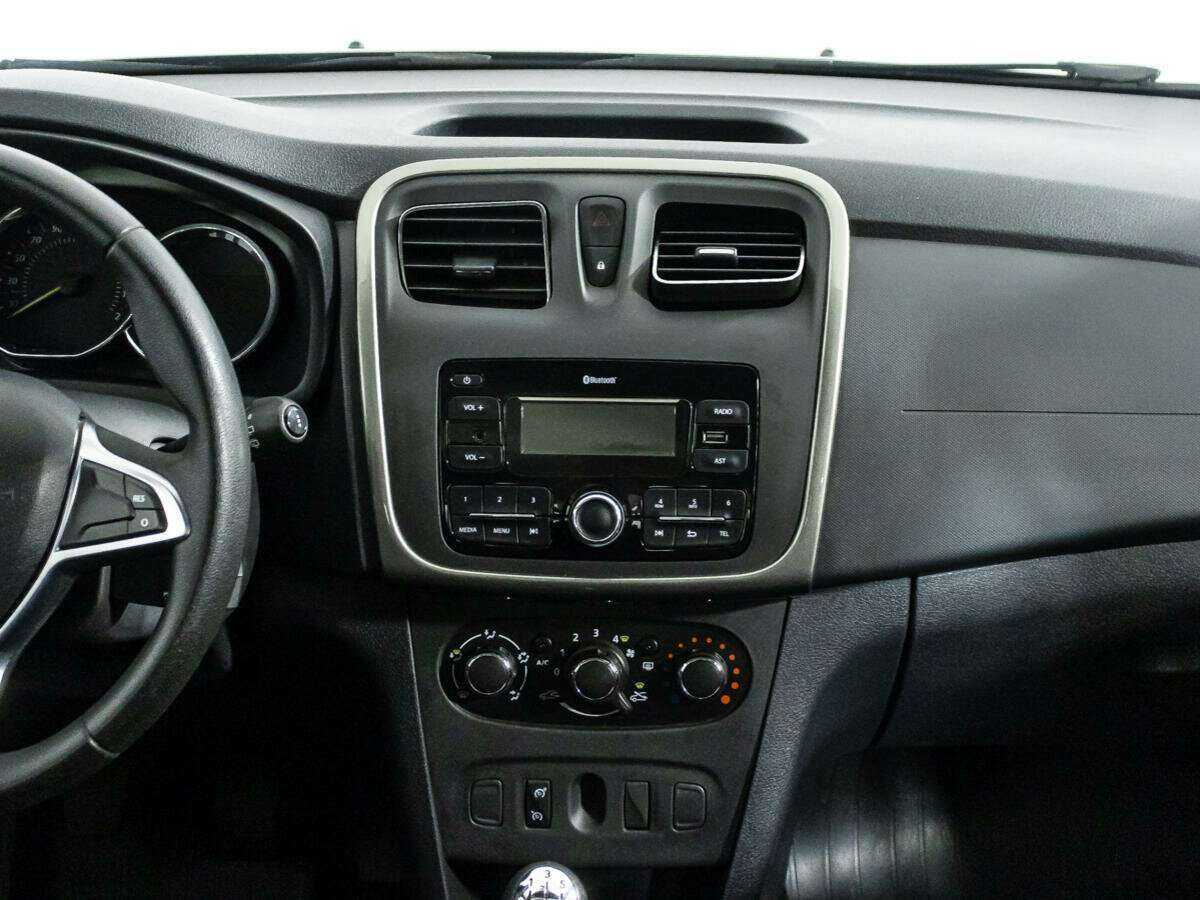 Renault Sandero с пробегом — 2018 год. Фото: #13