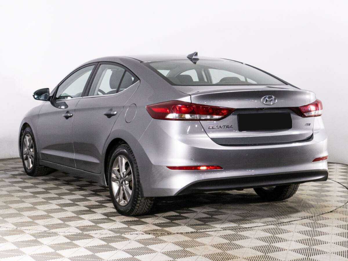 Hyundai Elantra с пробегом — 2018 год. Фото: #6